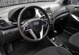 Подержанный автомобиль Hyundai Solaris Hatchback 2012 года (16 фото)
