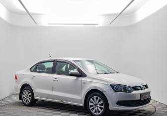 Подержанный автомобиль Volkswagen Polo Sedan 2013 года (3 фото)