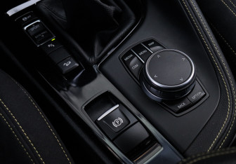 Подержанный автомобиль BMW X2 2017 года (19 фото)