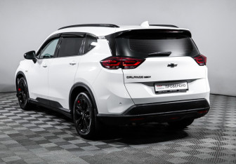 Подержанный автомобиль Chevrolet Orlando 2019 года (7 фото)