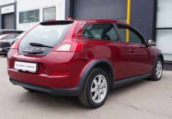 Подержанный автомобиль Volvo C30 2011 года (5 фото)