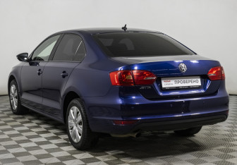 Подержанный автомобиль Volkswagen Jetta Sedan 2012 года (7 фото)