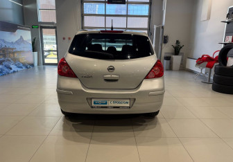 Подержанный автомобиль Nissan Tiida Hatchback 2010 года (5 фото)