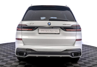 Подержанный автомобиль BMW X7 2023 года (6 фото)