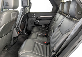 Подержанный автомобиль Land Rover Discovery 2021 года (12 фото)