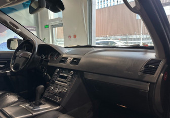 Подержанный автомобиль Volvo XC90 2010 года (10 фото)