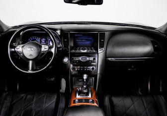 Подержанный автомобиль Infiniti QX70 2014 года (11 фото)