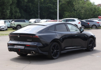 Подержанный автомобиль Changan UNI-V 2024 года (5 фото)