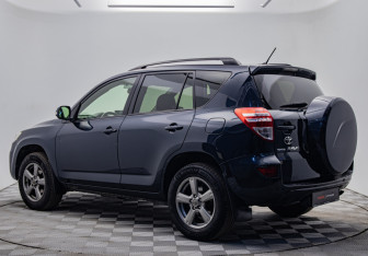 Подержанный автомобиль Toyota RAV4 2012 года (3 фото)