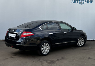 Подержанный автомобиль Nissan Teana 2011 года (5 фото)