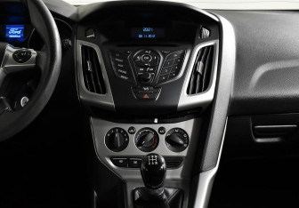 Подержанный автомобиль Ford Focus Wagon 2012 года (13 фото)