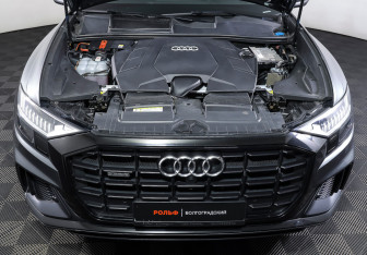 Подержанный автомобиль Audi Q8 2019 года (9 фото)