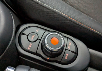 Подержанный автомобиль MINI Hatch 2017 года (14 фото)