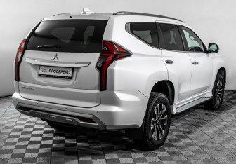 Подержанный автомобиль Mitsubishi Pajero Sport 2021 года (5 фото)