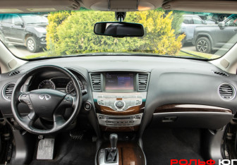 Подержанный автомобиль Infiniti JX 2013 года (11 фото)