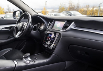 Подержанный автомобиль Infiniti QX50 2018 года (9 фото)