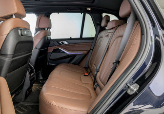 Подержанный автомобиль BMW X5 2024 года (12 фото)