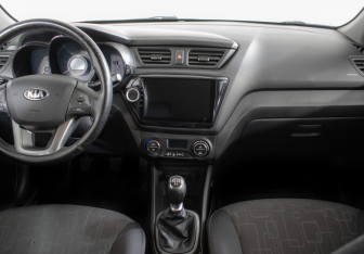 Подержанный автомобиль Kia Rio Sedan 2013 года (11 фото)
