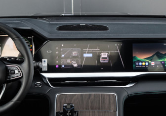 Подержанный автомобиль Geely Monjaro 2025 года (13 фото)