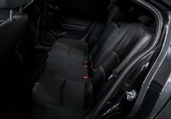 Подержанный автомобиль Mazda 3 Sedan 2018 года (10 фото)