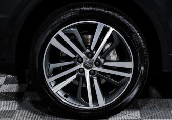 Подержанный автомобиль Audi Q5 2017 года (15 фото)