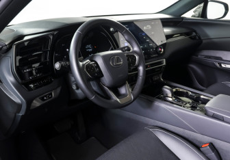Подержанный автомобиль Lexus RX 2025 года (16 фото)