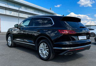 Подержанный автомобиль Volkswagen Touareg 2021 года (7 фото)