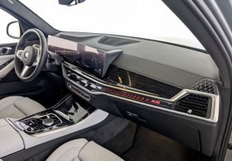 Подержанный автомобиль BMW X5 2025 года (11 фото)