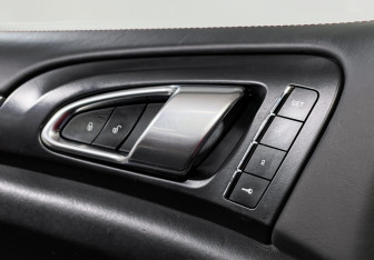 Подержанный автомобиль Porsche Cayenne 2013 года (18 фото)