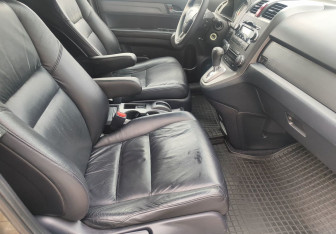 Подержанный автомобиль Honda CR-V 2008 года (9 фото)