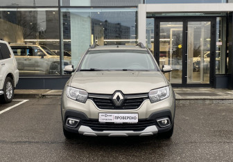 Подержанный автомобиль Renault Sandero 2015 года (2 фото)