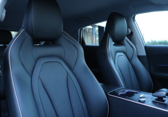 Подержанный автомобиль Omoda C5 2023 года (14 фото)