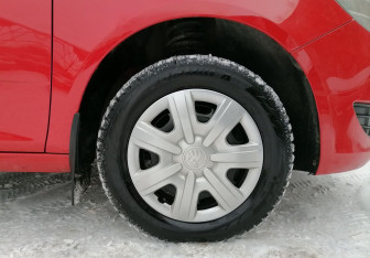 Подержанный автомобиль Skoda Fabia Hatchback 2013 года (16 фото)