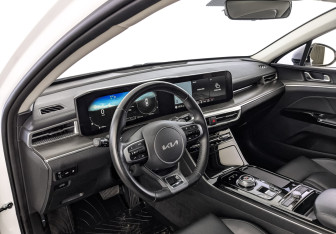 Подержанный автомобиль Kia K5 2023 года (15 фото)