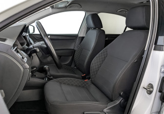 Подержанный автомобиль Skoda Rapid Liftback 2021 года (20 фото)