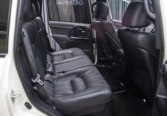 Подержанный автомобиль Toyota Land Cruiser Suv 2018 года (12 фото)