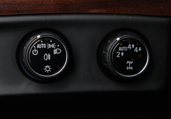 Подержанный автомобиль Cadillac Escalade Suv 2018 года (28 фото)