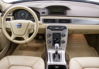 Подержанный автомобиль Volvo XC70 2013 года (13 фото)