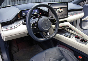 Подержанный автомобиль Zeekr 001 2023 года (14 фото)