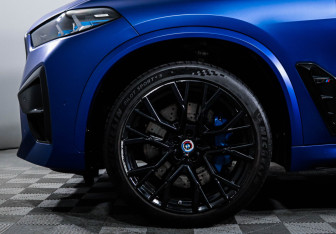 Подержанный автомобиль BMW X5 M 2022 года (15 фото)