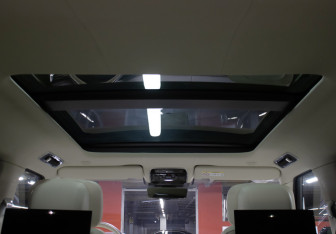 Подержанный автомобиль Land Rover Range Rover 2023 года (18 фото)