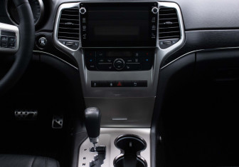 Подержанный автомобиль Jeep Grand Cherokee 2012 года (10 фото)