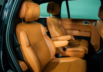 Подержанный автомобиль LiXiang L9 2023 года (11 фото)