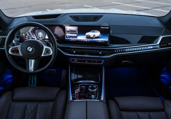 Подержанный автомобиль BMW X5 2023 года (14 фото)