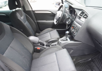 Подержанный автомобиль Citroen C4 Hatchback 2012 года (10 фото)