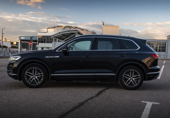 Подержанный автомобиль Volkswagen Touareg 2020 года (8 фото)