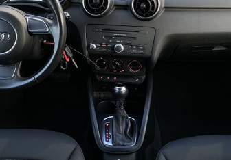 Подержанный автомобиль Audi A1 2012 года (13 фото)