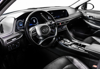 Подержанный автомобиль Hyundai Sonata 2019 года (13 фото)