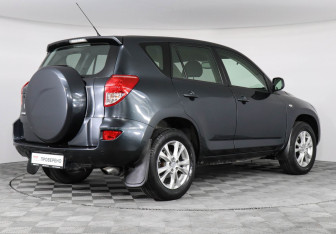 Подержанный автомобиль Toyota RAV4 2008 года (5 фото)