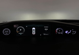Подержанный автомобиль Changan UNI-V 2023 года (11 фото)
